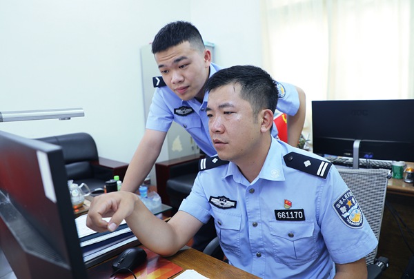 刘安辉与分析案情